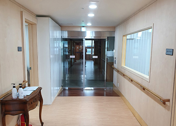 영통마더링요양원 주 출입구 전경